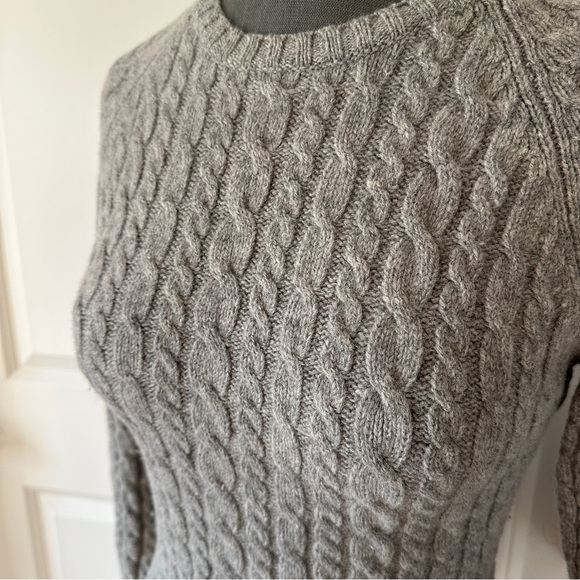GAP Cable Knit Sweater - Picture 3 of 4